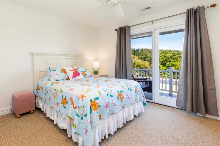 1st Floor Queen with Private Bath