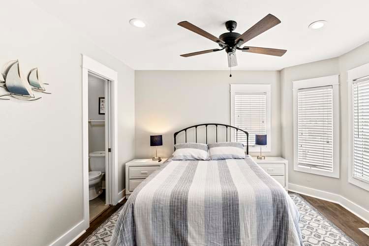 1st Floor Queen with Private Bath