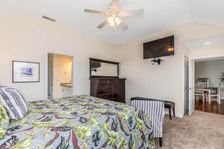 2nd Floor King with Private Bath