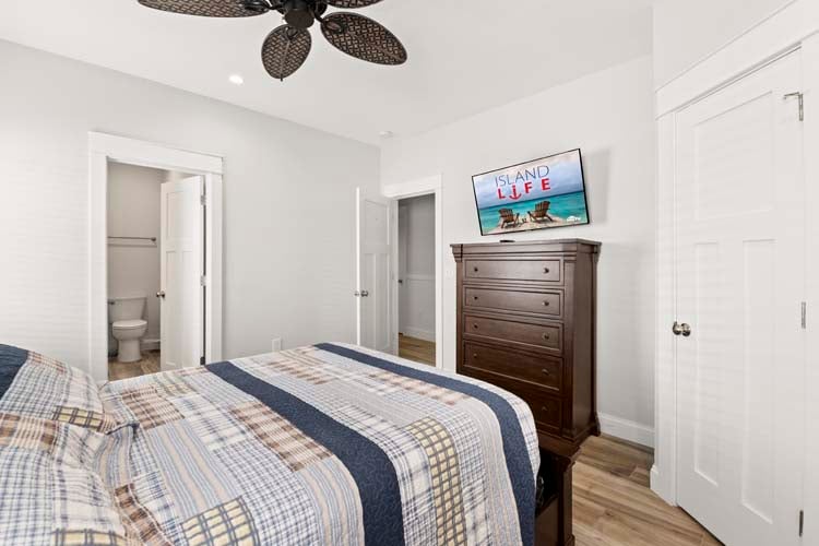 1st Floor Queen with Private Bath (15)