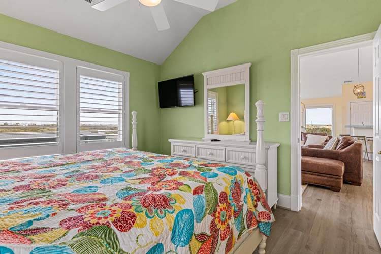 2nd Floor King with Private Bath