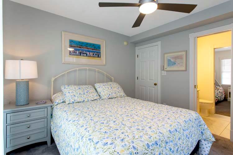 1st Floor Queen with Shared Bath