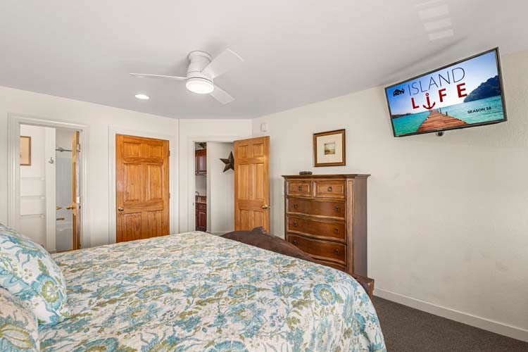 2nd Floor King with Private Bath (2)