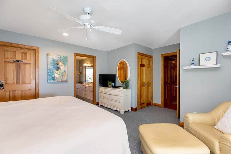 1st Floor King with Private Bath