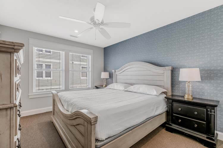 1st Floor King with Private Bath