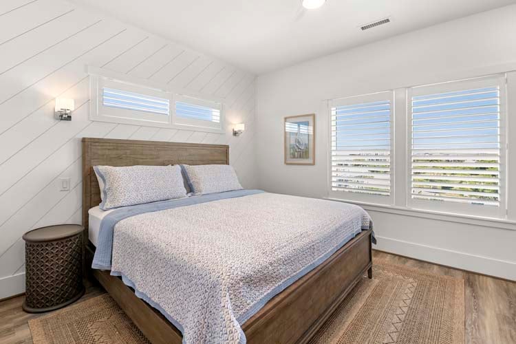 2nd Floor King with Private Bath