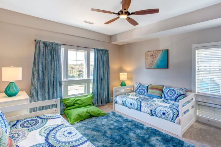 Ground Floor Two Twins with Private Bath