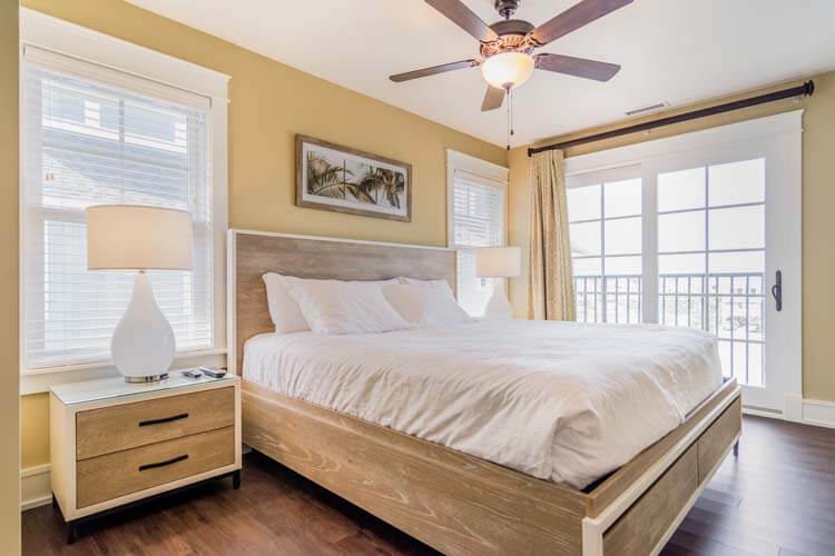 2nd Floor King with Private Bath #4