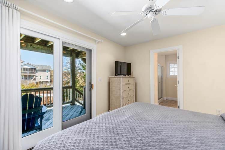 1st Floor King with Private Bath