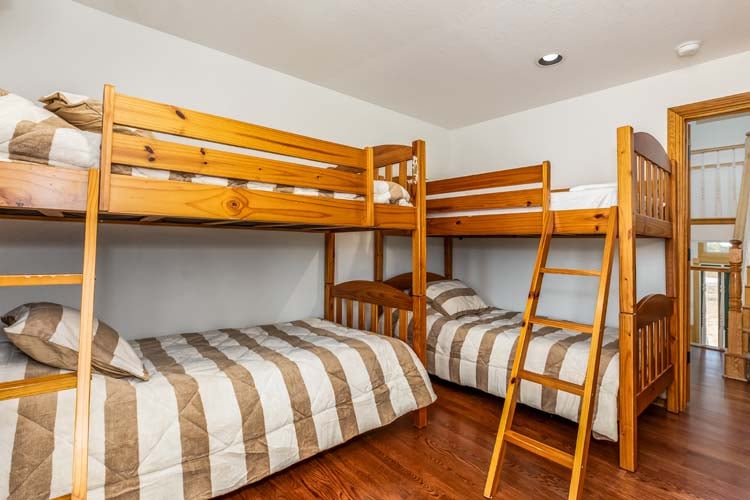 1st Floor Twin Bunks Bedroom 