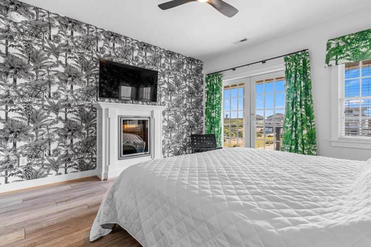 1st Floor Westside King with Private Bath