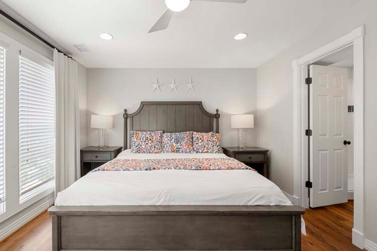 1st Floor King with Private Bath