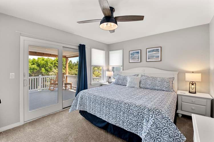 1st Floor King with Private Bath