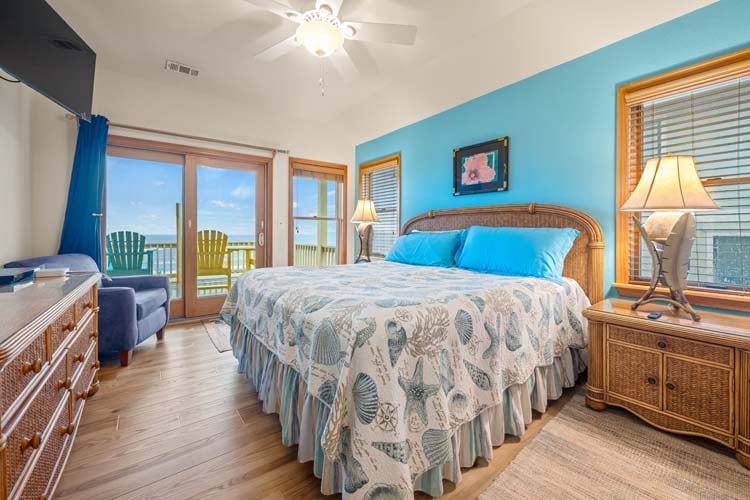 2nd Floor King with Private Bath