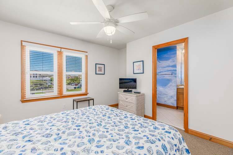 1st Floor Queen with Private Bath