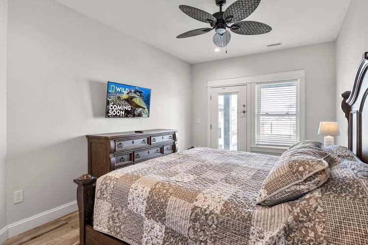 Ground Floor King with Private Bath (19)