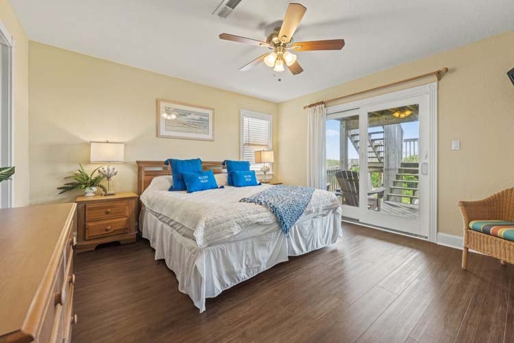 1st Floor King with Shared Bath