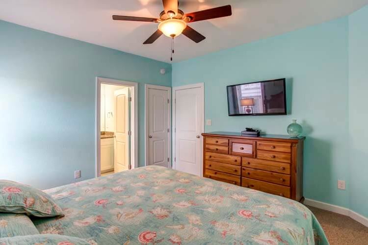 1st Floor King with Private Bath