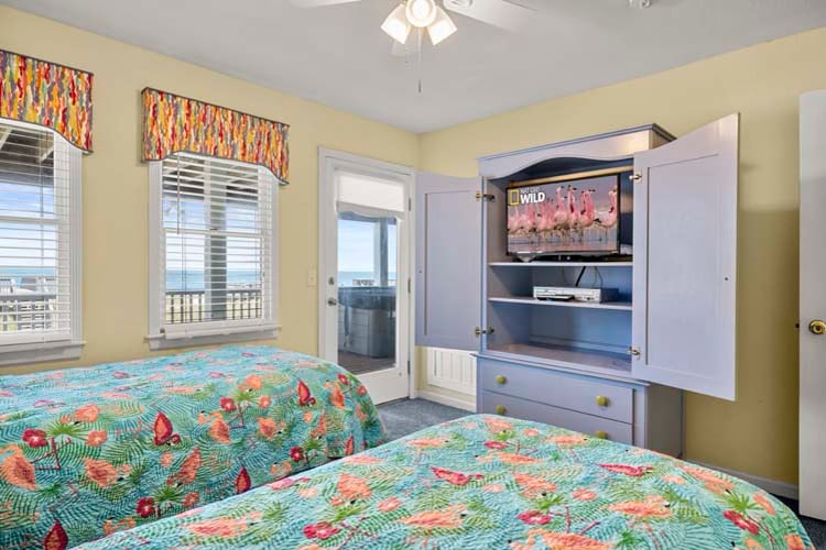 1st Floor Oceanside Twins Bedroom