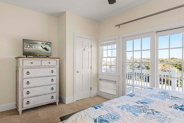 1st Floor King with Private Bath