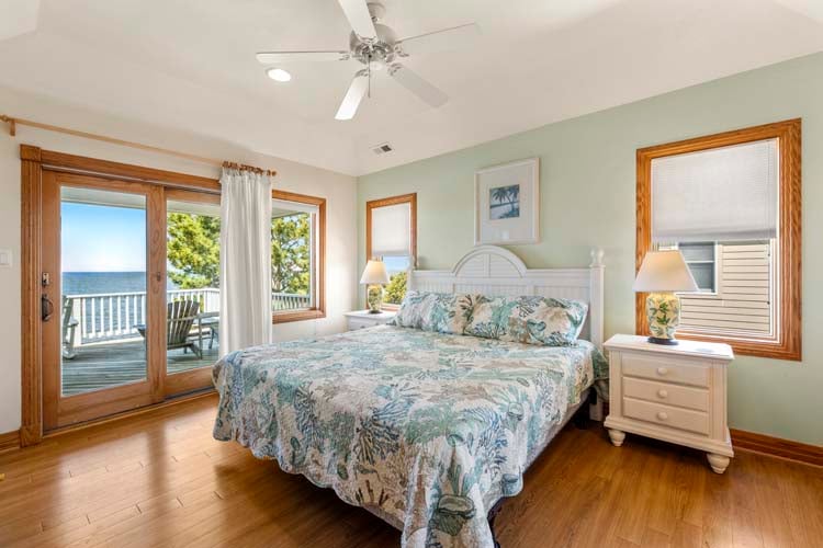 2nd Floor King with Private Bath