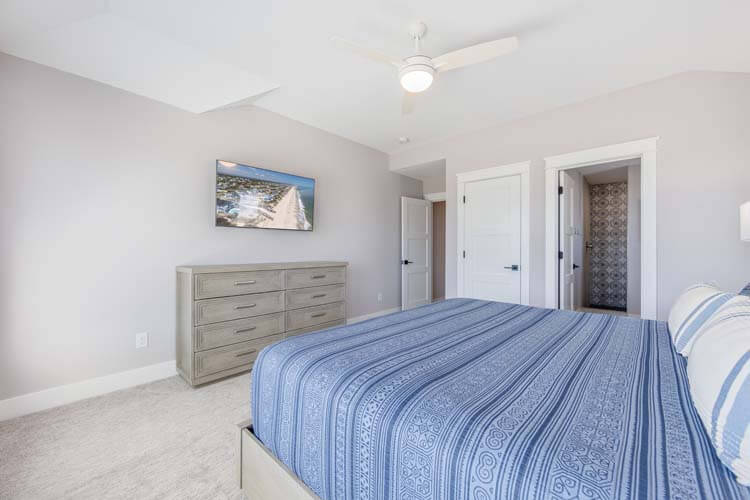 2nd Floor King with Private Bath