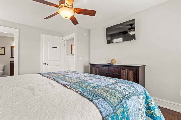 Ground Floor King with Private Bath