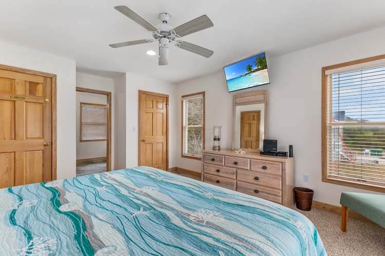 1st Floor King with Private Bath