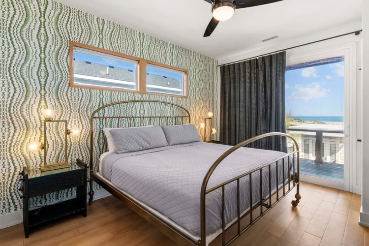 1st Floor King with Private Bath (NE)