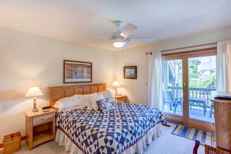 1st Floor King with Private Bath