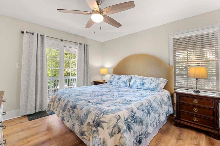 1st Floor King with Private Bath