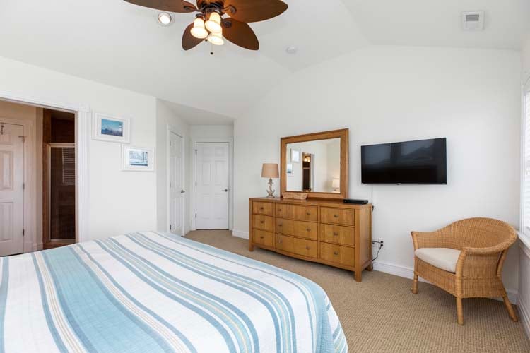 2nd Floor King with Private Bath