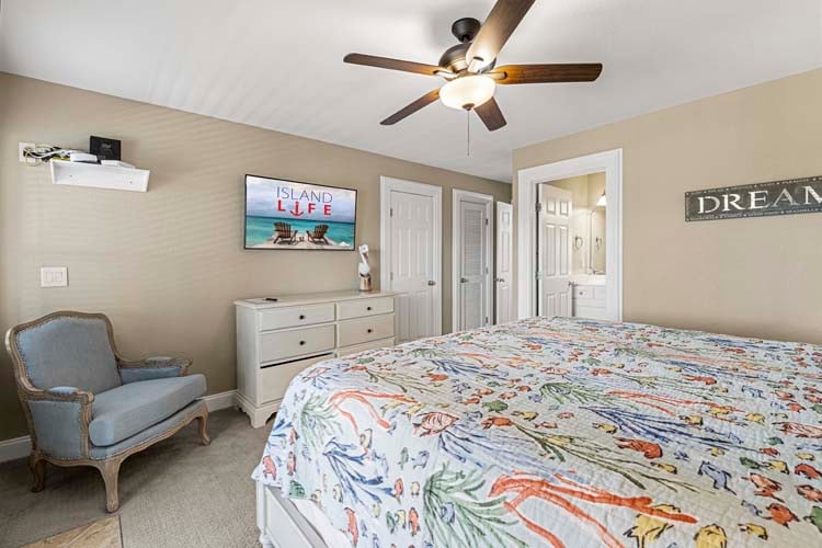 1st Floor King with Private Bath