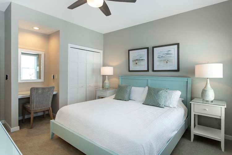 1st Floor King with Private Bath