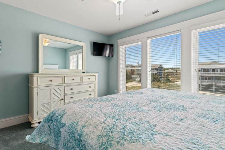 1st Floor King with Private Bath