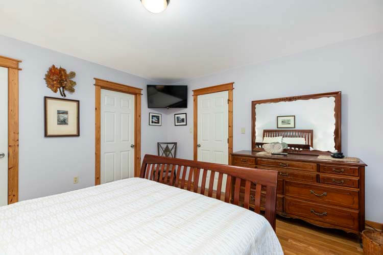 Ground Floor Queen with Shared Bath