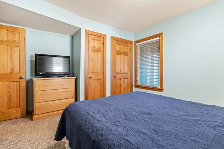 Ground Floor Queen Bedroom