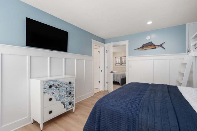 1st Floor Twins Over Queen with Shared Bath (12)