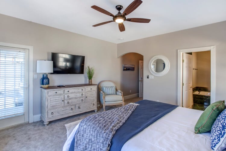 1st Floor King with Private Bath