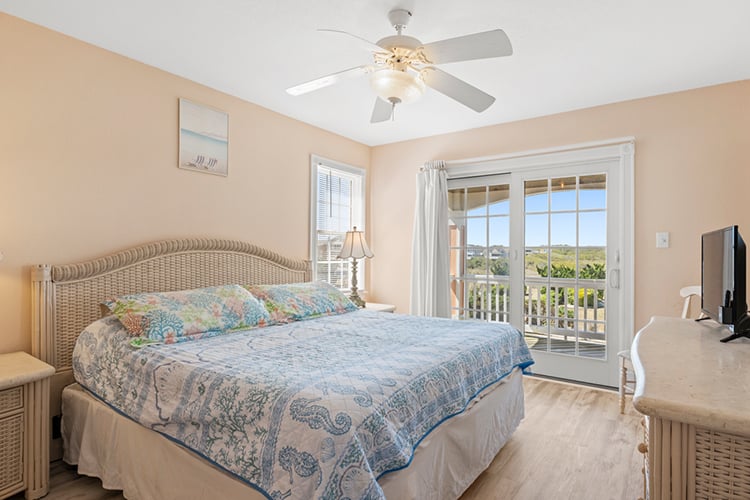 1st Floor King with Private Bath