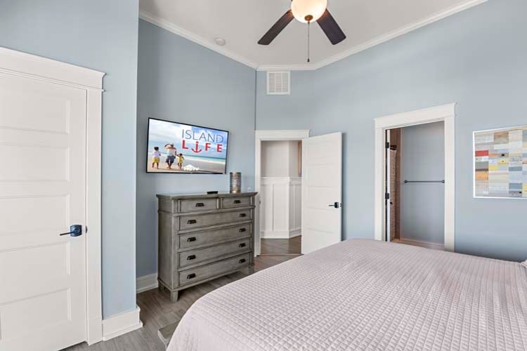 2nd Floor King with Private Bath