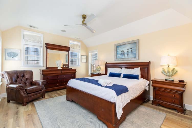 2nd Floor King with Private Bath