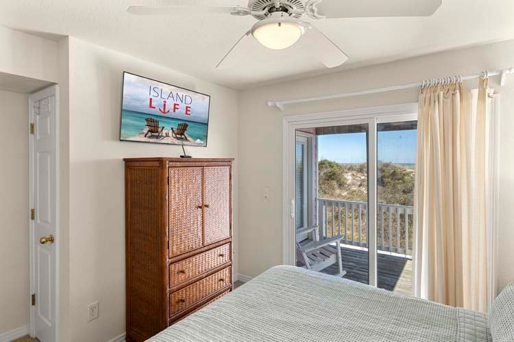 1st Floor King with Private Bath