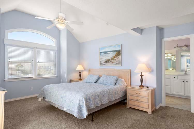 2nd Floor King with Private Bath