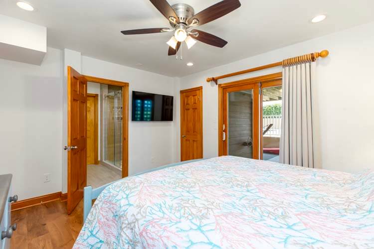 Ground Floor King with Shared Bath