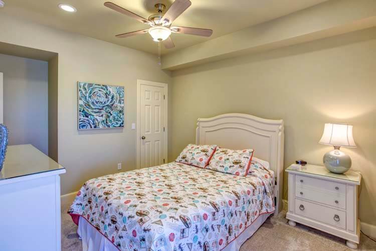 Ground Floor Queen with Private Bath