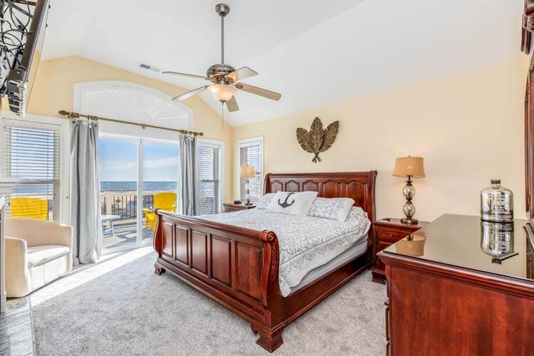 2nd Floor King with Private Bath