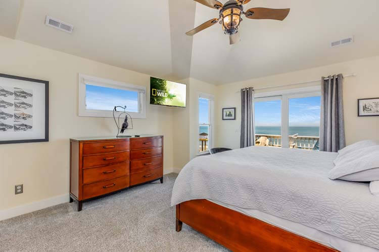 2nd Floor King with Private Bath