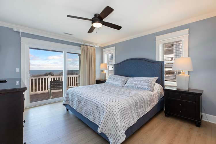 1st Floor King with Private Bath