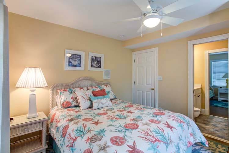 1st Floor Double with Shared Bath